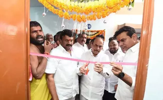 Minister KTR : ఓల్డ్ మారేడ్పల్లిలో డబుల్ బెడ్రూం ఇళ్లను ప్రారంభించిన మంత్రి కేటీఆర్ Minister KTR : ఓల్డ్ మారేడ్పల్లిలో డబుల్ బెడ్రూం ఇళ్లను ప్రారంభించిన మంత్రి కేటీఆర్