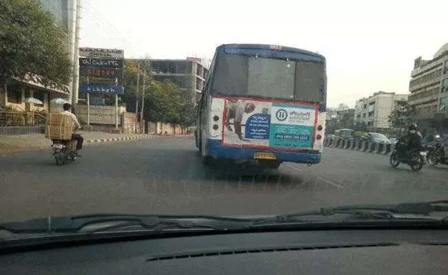 Andhra Pradesh : ఆర్టీసీ బస్సులో అరాచకం.. ప్రయాణీకురాలిపై డ్రైవర్ Andhra Pradesh : ఆర్టీసీ బస్సులో అరాచకం.. ప్రయాణీకురాలిపై డ్రైవర్