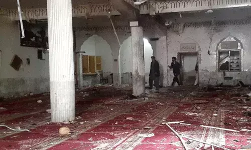 Pakistan: ప్రార్థనలు చేస్తున్న సమయంలో పేలుడు.. 30 మంది మృతి, 50 మందికి గాయాలు Pakistan: ప్రార్థనలు చేస్తున్న సమయంలో పేలుడు.. 30 మంది మృతి, 50 మందికి గాయాలు