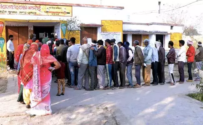 Uttar Pradesh election 2022 : ఉత్తరప్రదేశ్ అసెంబ్లీ ఎన్నికల్లో చివరి విడత పోలింగ్ ప్రారంభం Uttar Pradesh election 2022 : ఉత్తరప్రదేశ్ అసెంబ్లీ ఎన్నికల్లో చివరి విడత పోలింగ్ ప్రారంభం