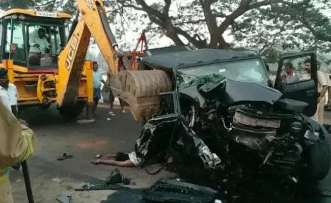 Tamilnadu: ఘోర రోడ్డు ప్రమాదం.. ఎంపీ కుమారుడు మృతి Tamilnadu: ఘోర రోడ్డు ప్రమాదం.. ఎంపీ కుమారుడు మృతి