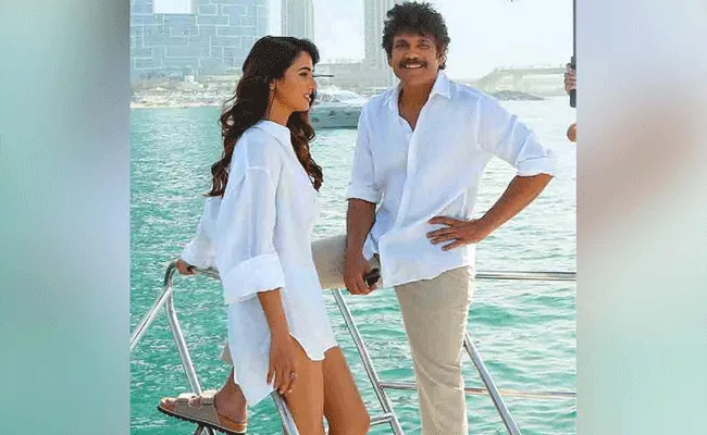 The Ghost: లేటు వయసులో ఘాటు ప్రేమలు.. నీటి అడుగున ముద్దులు The Ghost: లేటు వయసులో ఘాటు ప్రేమలు.. నీటి అడుగున ముద్దులు