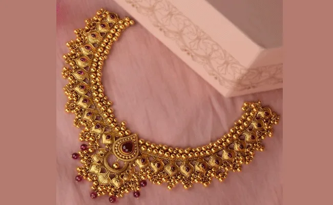 Gold Rate Today: నిన్నటి మాదిరిగానే ఈ రోజు కూడా.. బంగారం ధరల్లో మార్పు లేదు.. వెండి ధర మాత్రం..