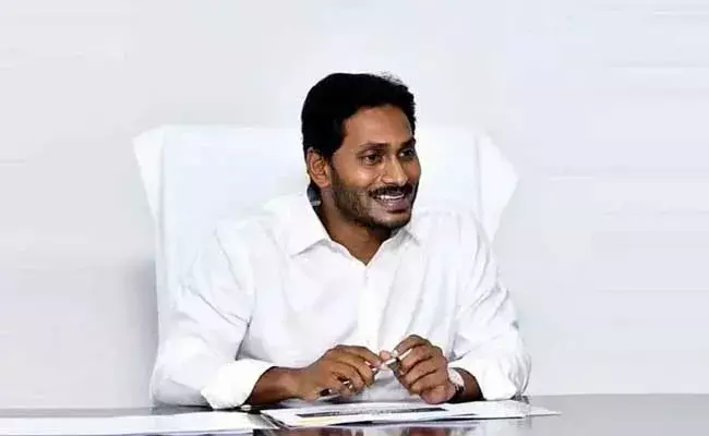 YS Jagan : సీఎం జగన్ హాజరు పై స్టే విధించిన తెలంగాణ హైకోర్టు..! YS Jagan : సీఎం జగన్ హాజరు పై స్టే విధించిన తెలంగాణ హైకోర్టు..!