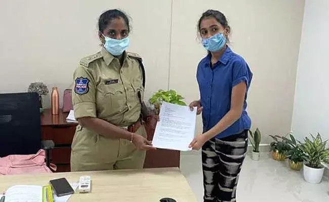 GHMC అధికారులపై పోలీసులకు ఫిర్యాదు చేసిన 11 ఏళ్ల బాలిక