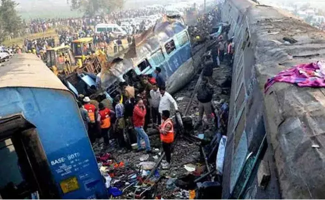 Congo Train Accident: కాంగోలో ఘోర రైలు ప్రమాదం.. 60 మందికి పైగా మృతి.. Congo Train Accident: కాంగోలో ఘోర రైలు ప్రమాదం.. 60 మందికి పైగా మృతి..