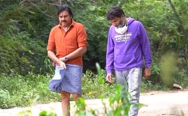 Trivikram Srinivas : పవన్ మరో రీమేక్.. రేటు డబుల్ చేసిన త్రివిక్రమ్..! Trivikram Srinivas : పవన్ మరో రీమేక్.. రేటు డబుల్ చేసిన త్రివిక్రమ్..!