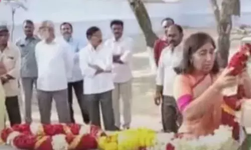 YS Vivekananda Reddy: వైఎస్ వివేకా 3వ వర్ధంతి.. హంతకులను పట్టుకోకపోవడంపై అభిమానుల ఆగ్రహం.. YS Vivekananda Reddy: వైఎస్ వివేకా 3వ వర్ధంతి.. హంతకులను పట్టుకోకపోవడంపై అభిమానుల ఆగ్రహం..