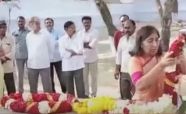 YS Vivekananda Reddy: వైఎస్ వివేకా 3వ వర్ధంతి.. హంతకులను పట్టుకోకపోవడంపై అభిమానుల ఆగ్రహం.. YS Vivekananda Reddy: వైఎస్ వివేకా 3వ వర్ధంతి.. హంతకులను పట్టుకోకపోవడంపై అభిమానుల ఆగ్రహం..