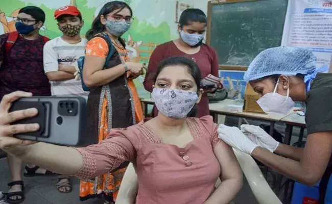 Vaccine For 12-18: 12-18 ఏళ్ల వయసు ఉన్నవారికి వ్యాక్సిన్.. నేటి నుండే పంపిణీ.. Vaccine For 12-18: 12-18 ఏళ్ల వయసు ఉన్నవారికి వ్యాక్సిన్.. నేటి నుండే పంపిణీ..