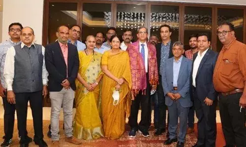 UAE: జస్టిస్ ఎన్వీ రమణ అధికారిక యూఏఈ పర్యటన..ఘన స్వాగతం పలికిన ప్రవాసీయులు UAE: జస్టిస్ ఎన్వీ రమణ అధికారిక యూఏఈ పర్యటన..ఘన స్వాగతం పలికిన ప్రవాసీయులు