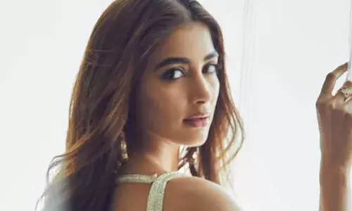Pooja Hegde : పూజా గ్లామర్ షో.. ఉల్లిపొర లాంటి చీరలో సొగసులు..! Pooja Hegde : పూజా గ్లామర్ షో.. ఉల్లిపొర లాంటి చీరలో సొగసులు..!