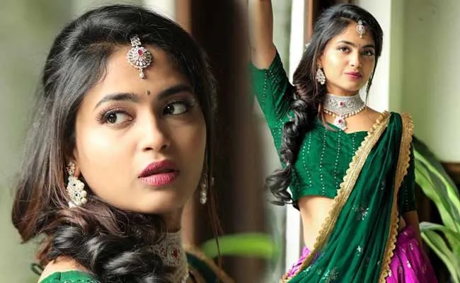 Dettadi Harika : లంగా ఓణీలో బాపూ బొమ్మలా..! Dettadi Harika : లంగా ఓణీలో బాపూ బొమ్మలా..!