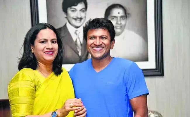 Ashwini Puneeth : మా ఆయన జేమ్స్ సినిమా చూడలేను.. పునీత్ రాజ్ కుమార్ భార్య