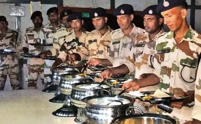 Indian Army Recruitment 2022: పది అర్హతతో ఆర్మీలో ఉద్యోగాలు.. కుక్, టైలర్, బార్బర్ పోస్టుల భర్తీకి నోటిఫికేషన్.. జీతం రూ.19900 Indian Army Recruitment 2022: పది అర్హతతో ఆర్మీలో ఉద్యోగాలు.. కుక్, టైలర్, బార్బర్ పోస్టుల భర్తీకి నోటిఫికేషన్.. జీతం రూ.19900