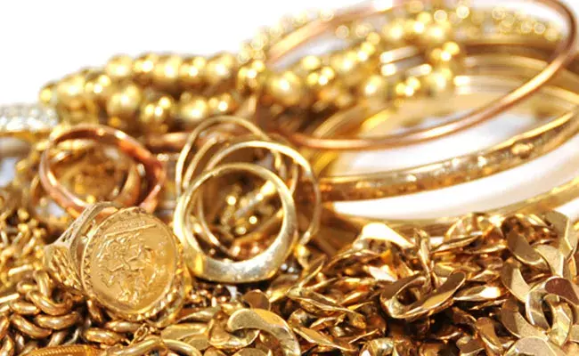Gold and Silver Rates Today: బంగారం, వెండి ధరల్లో స్వల్ప మార్పులు.. Gold and Silver Rates Today: బంగారం, వెండి ధరల్లో స్వల్ప మార్పులు..