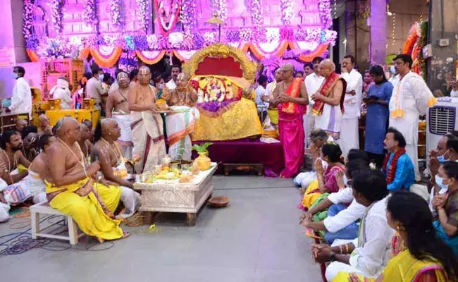 Yadadri: 108 మంది పారాయణీకులతో యాదాద్రి ఆలయంలో వైభవంగా పంచకుండాత్మక యాగం..