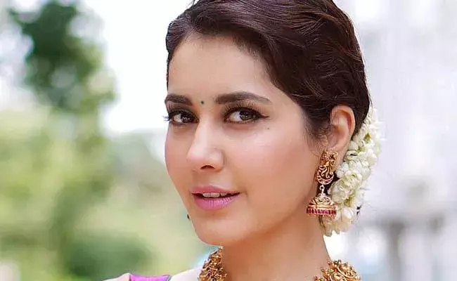 Raashi Khanna :  గ్యాస్‌ ట్యాంకర్‌ అంటూ అవహేళన చేశారు : రాశీఖన్నా