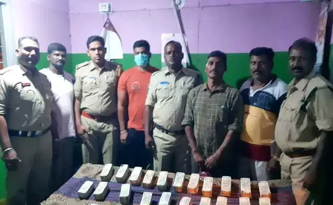 Kurnool : కర్నూలు జిల్లాలో సీఐ చేతివాటం.. పై అధికారి పేరు చెప్పి 15 లక్షలు వసూలు