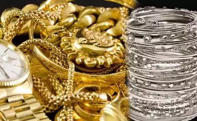 Gold and Silver Rates Today : స్వలంగా తగ్గిన బంగారం, పెరిగిన వెండి..ఈ రోజు ధరలు ఇలా..! Gold and Silver Rates Today : స్వలంగా తగ్గిన బంగారం, పెరిగిన వెండి..ఈ రోజు ధరలు ఇలా..!