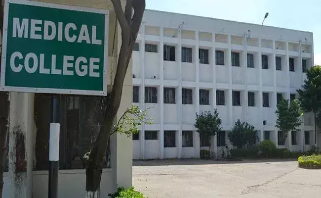 Medical Colleges: మెడికల్‌ కళాశాలల కేటాయింపుల్లో తెలుగు రాష్ట్రాలకు మొండిచెయ్యి..