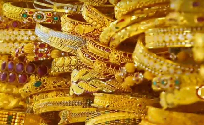 Gold and Silver Rates Today: బంగారం, వెండి ధరల్లో భారీగా తగ్గింపులు.. Gold and Silver Rates Today: బంగారం, వెండి ధరల్లో భారీగా తగ్గింపులు..