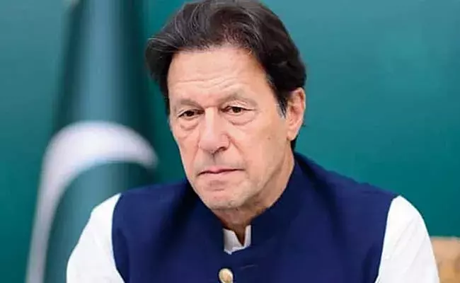 Imran Khan : ఇమ్రాన్ ఖాన్ గట్టెక్కడం ఎలా..? ఆయనకున్న  బలమెంత? Imran Khan : ఇమ్రాన్ ఖాన్ గట్టెక్కడం ఎలా..? ఆయనకున్న  బలమెంత?