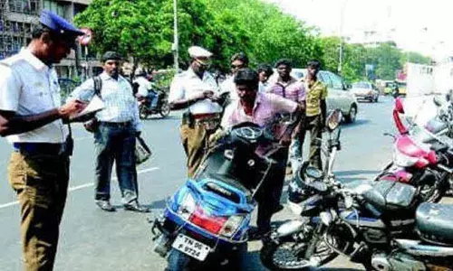 Traffic Challan Clearance: ట్రాఫిక్ చలాన్ల క్లియరెన్స్.. ప్రభుత్వానికి రూ.240 కోట్ల ఆదాయం.. Traffic Challan Clearance: ట్రాఫిక్ చలాన్ల క్లియరెన్స్.. ప్రభుత్వానికి రూ.240 కోట్ల ఆదాయం..