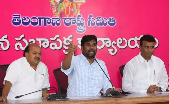 Balka Suman : కేసీఆర్ గురించి మాట్లాడే అర్హత రేవంత్ రెడ్డికి లేదు : బాల్క సుమన్ Balka Suman : కేసీఆర్ గురించి మాట్లాడే అర్హత రేవంత్ రెడ్డికి లేదు : బాల్క సుమన్