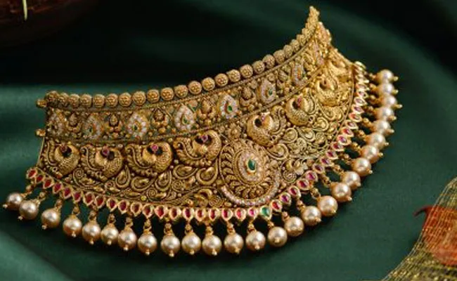 Gold and Silver Rates Today: తగ్గిన బంగారం ధరలు.. నిలకడగా వెండి.. Gold and Silver Rates Today: తగ్గిన బంగారం ధరలు.. నిలకడగా వెండి..
