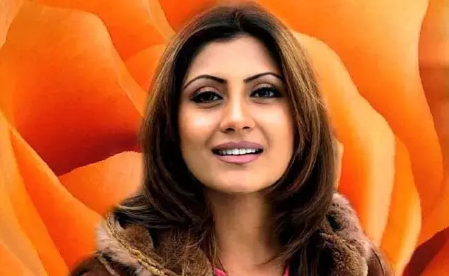 Rimi Sen : రూ. 4.14 కోట్లు మోసపోయిన చిరంజీవి హీరోయిన్... Rimi Sen : రూ. 4.14 కోట్లు మోసపోయిన చిరంజీవి హీరోయిన్...