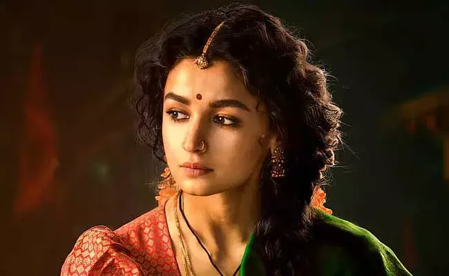 Alia Bhatt : రాజమౌళి పై అలక.. ఆ వార్తలను కొట్టిపారేసిన అలియా..! Alia Bhatt : రాజమౌళి పై అలక.. ఆ వార్తలను కొట్టిపారేసిన అలియా..!