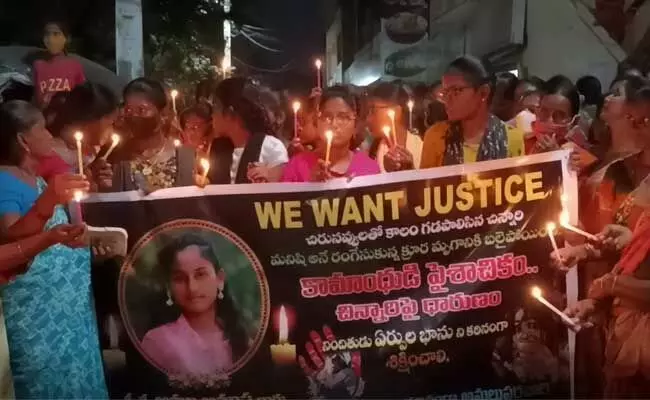 ప్రేమ మోసానికి బలైన మైనర్ బాలిక.. గర్భవతిని చేసి ఆ పై గర్భనిరోధక మాత్రలు ఇచ్చి ప్రేమ మోసానికి బలైన మైనర్ బాలిక.. గర్భవతిని చేసి ఆ పై గర్భనిరోధక మాత్రలు ఇచ్చి