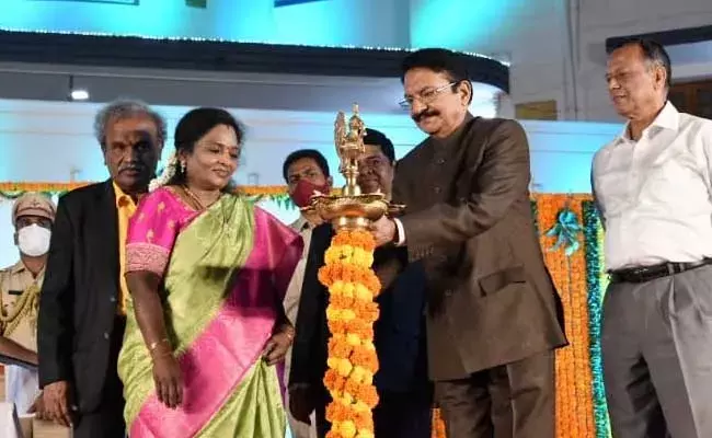 Tamilisai Soundararajan : అహంకారిని కాను, శక్తివంతురాలిని అంటూ గవర్నర్ తమిళిసై కీలక వ్యాఖ్యలు Tamilisai Soundararajan : అహంకారిని కాను, శక్తివంతురాలిని అంటూ గవర్నర్ తమిళిసై కీలక వ్యాఖ్యలు