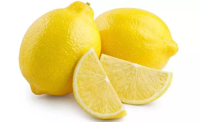 Lemon Price : మార్కెట్లో చుక్కలు చూపిస్తోన్న నిమ్మకాయ ధరలు..! Lemon Price : మార్కెట్లో చుక్కలు చూపిస్తోన్న నిమ్మకాయ ధరలు..!