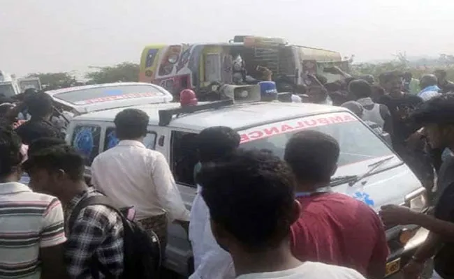Tamil Nadu: తమిళనాడు బస్సు ప్రమాదం అప్డేట్.. మృతుల సంఖ్య పెరిగే అవకాశం.. Tamil Nadu: తమిళనాడు బస్సు ప్రమాదం అప్డేట్.. మృతుల సంఖ్య పెరిగే అవకాశం..