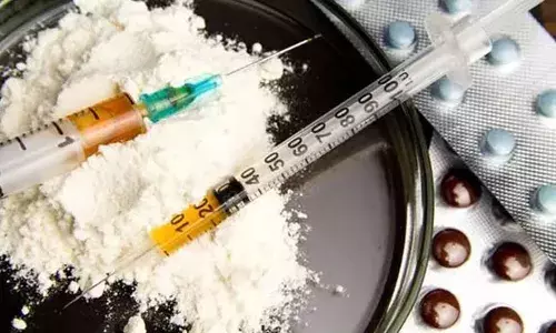 Hyderabad Drugs: పోలీసుల నిఘా తప్పించుకుని డ్రగ్స్ సరఫరా.. అసలు ఇది ఎలా సాధ్యం..? Hyderabad Drugs: పోలీసుల నిఘా తప్పించుకుని డ్రగ్స్ సరఫరా.. అసలు ఇది ఎలా సాధ్యం..?