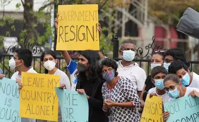 Sri Lankan Cabinet: ఆర్థిక సంక్షోభం కారణంగా శ్రీలంక మంత్రి వర్గం రాజీనామా Sri Lankan Cabinet: ఆర్థిక సంక్షోభం కారణంగా శ్రీలంక మంత్రి వర్గం రాజీనామా