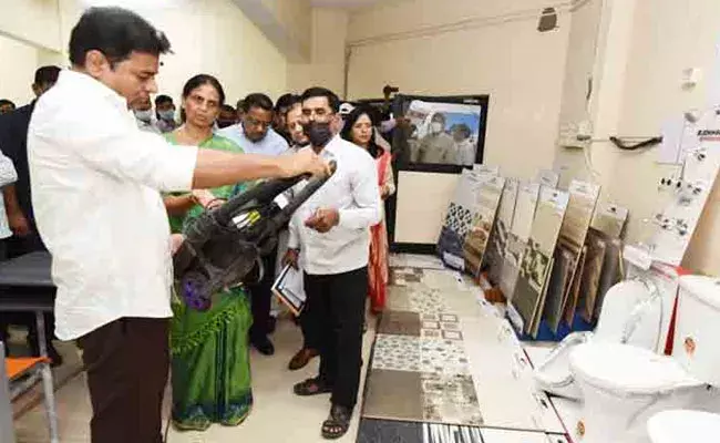 KTR: హైదరాబాద్లో రూ.100 కోట్ల అభివృద్ధి కార్యక్రమాలను ప్రారంభించిన కేటీఆర్.. KTR: హైదరాబాద్లో రూ.100 కోట్ల అభివృద్ధి కార్యక్రమాలను ప్రారంభించిన కేటీఆర్..