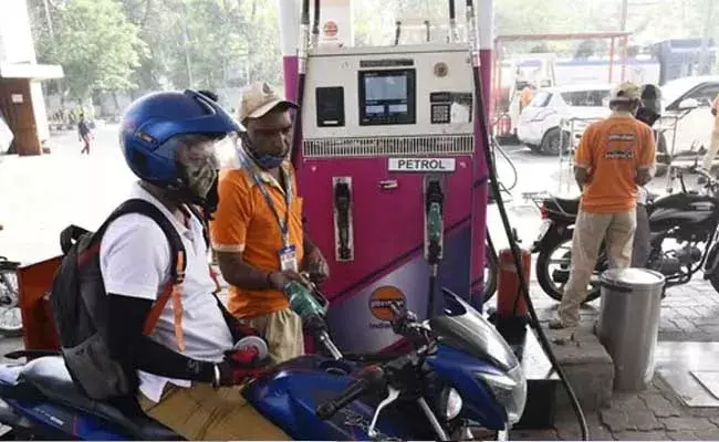 Petrol and Diesel Prices : ఆగని పెట్రో మంట.. మళ్ళీ ఎంత పెరిగిందంటే..!