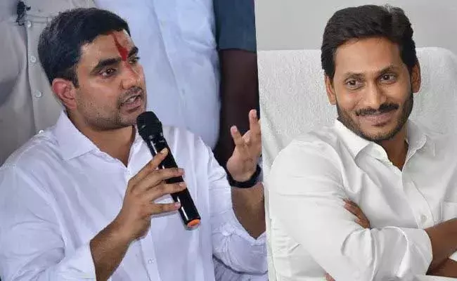 Nara Lokesh : జగన్ శ్రీలంకను ఆదర్శంగా తీసుకున్నారు: నారా లోకేష్ విమర్శలు Nara Lokesh : జగన్ శ్రీలంకను ఆదర్శంగా తీసుకున్నారు: నారా లోకేష్ విమర్శలు