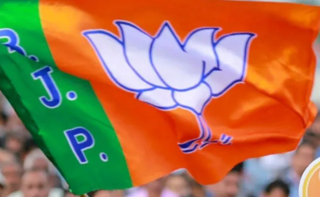 BJP: బీజేపీలో కీలక నేతల చేరికలు.. తెలంగాణలో పాగా వేయడమే లక్ష్యంగా.. BJP: బీజేపీలో కీలక నేతల చేరికలు.. తెలంగాణలో పాగా వేయడమే లక్ష్యంగా..