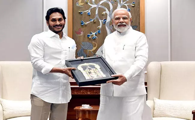 YS Jagan Delhi Tour: గంటపాటు సాగిన మోదీ, జగన్ల సమావేశం.. పలు విషయాలపై చర్చ.. YS Jagan Delhi Tour: గంటపాటు సాగిన మోదీ, జగన్ల సమావేశం.. పలు విషయాలపై చర్చ..