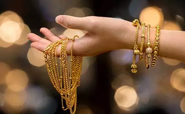Gold and Silver Rates Today :  స్థిరంగానే పసిడి, వెండి ధరలు.. మార్కెట్లో ధరలు ఇలా..!