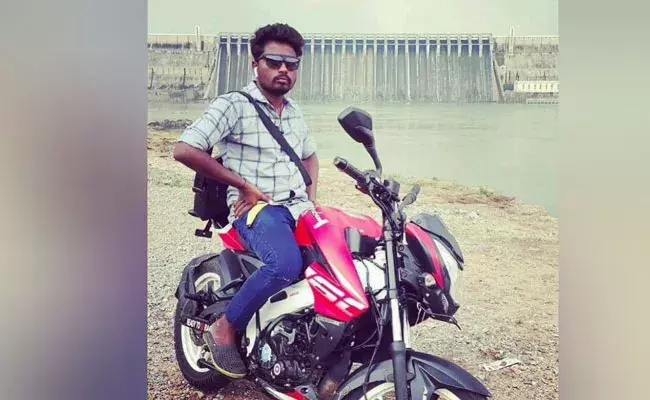 Guntur: లబ్ధిదారులకు పింఛన్‌ డబ్బు పంచకుండా ప్రియురాలితో పరారైన వాలంటీర్‌..