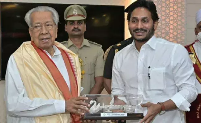 YS Jagan: ఏపీ గవర్నర్‌తో సీఎం వైఎస్ జగన్.. మంత్రివర్గంలో మార్పులు, చేర్పులపై చర్చ..