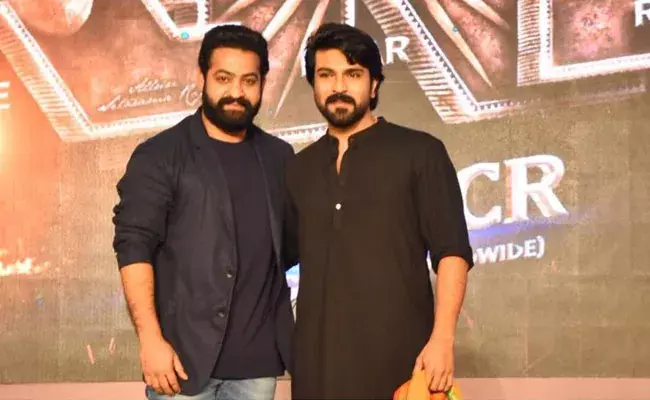 Ram Charan: ఆర్ఆర్ఆర్లో ఎవరి డామినేషన్ ఎక్కువుంది అనేదానిపై ఆగని చర్చ.. స్పందించిన రామ్ చరణ్.. Ram Charan: ఆర్ఆర్ఆర్లో ఎవరి డామినేషన్ ఎక్కువుంది అనేదానిపై ఆగని చర్చ.. స్పందించిన రామ్ చరణ్..