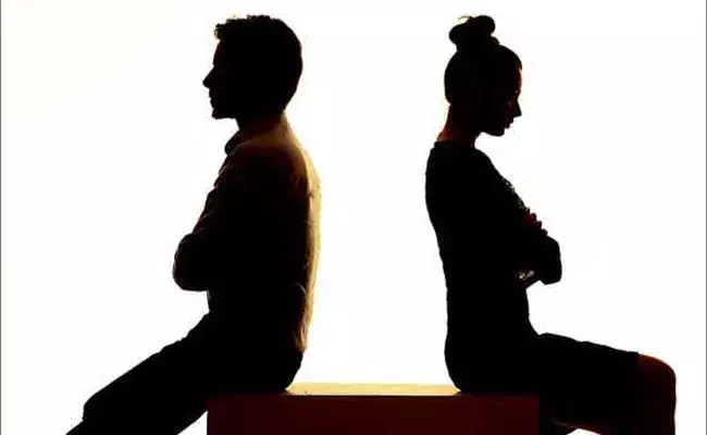 Supreme Court: 41 ఏళ్లలో ఒకరిపై ఒకరు 60 కేసులు.. ఇదీ ఆ భార్యాభర్తల వ్యవహారం..