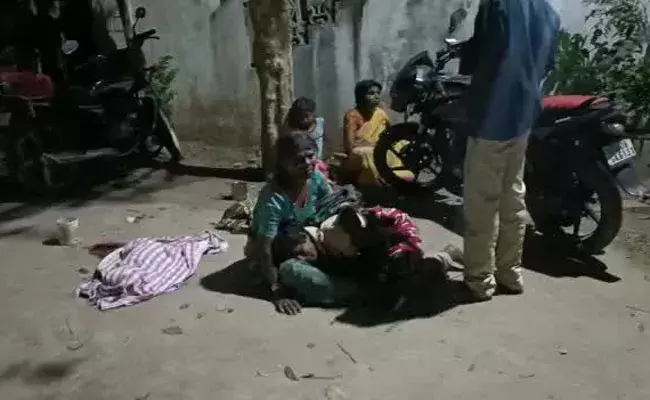 Medchal: మేడ్చల్ జిల్లాలో దారుణం.. ఇంటి ముందు ఆడుకుంటున్న చిన్నారిపైకి దూసుకెళ్లిన కారు.. Medchal: మేడ్చల్ జిల్లాలో దారుణం.. ఇంటి ముందు ఆడుకుంటున్న చిన్నారిపైకి దూసుకెళ్లిన కారు..