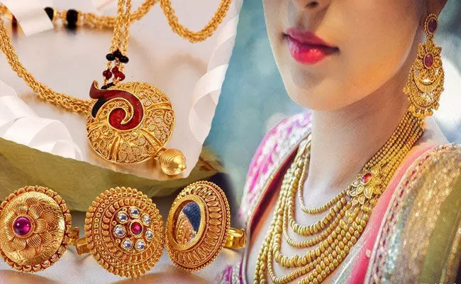 Gold and Silver Rates Today: బంగారం, వెండి ధరల్లో స్వల్ప మార్పులు.. Gold and Silver Rates Today: బంగారం, వెండి ధరల్లో స్వల్ప మార్పులు..